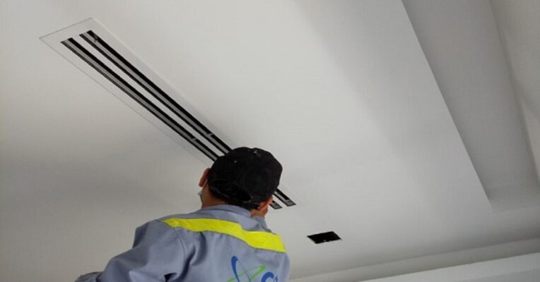 Cách Vệ Sinh Dàn Lạnh Âm Trần Nối Ống Gió Đúng Cách, An Toàn & Hiệu Quả 3 vệ sinh dàn lạnh